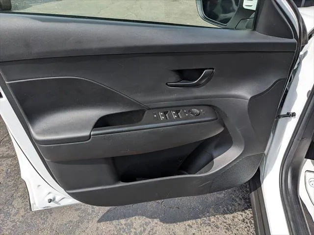 2024 Hyundai Kona SEL - Photo 11