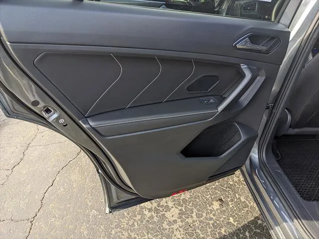 2023 Volkswagen Tiguan SE R-LINE BLACK - Photo 13