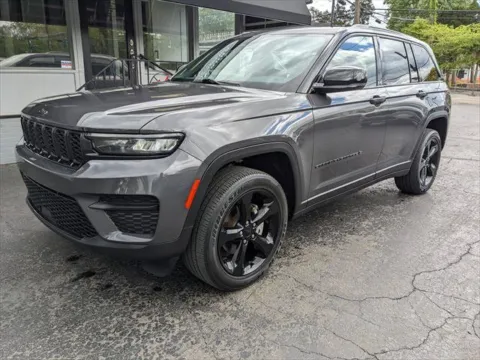 Gray 2023 Jeep Grand Cherokee Altitude for sale in Gahanna, OH