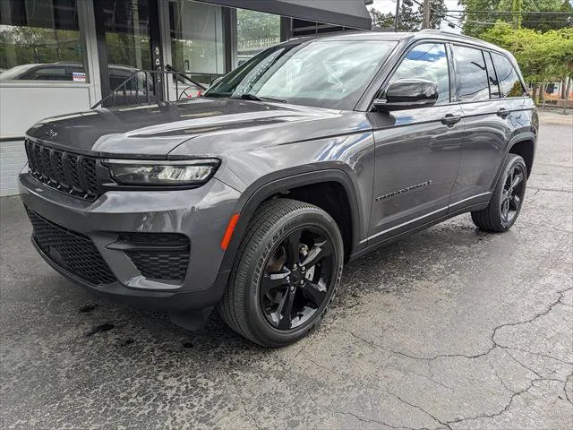 2023 Jeep Grand Cherokee Altitude X 4x4's photo
