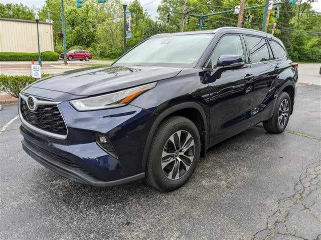 2021 Toyota Highlander XLE for sale in Gahanna, OH