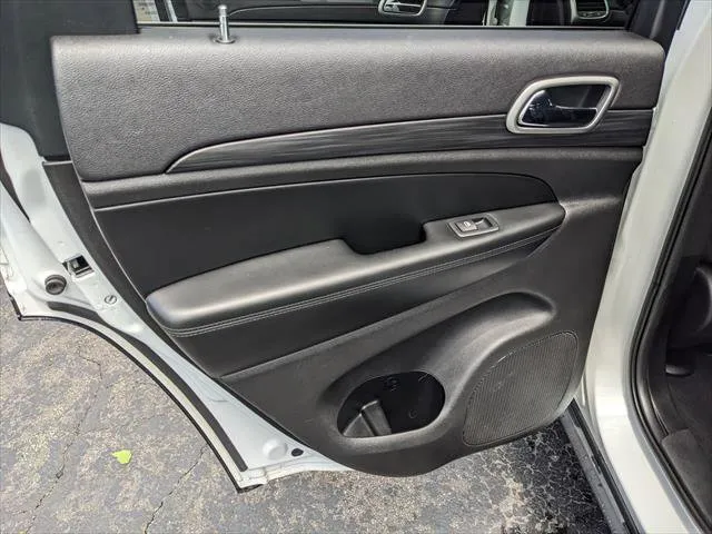 Jeep Grand Cherokee photo 12