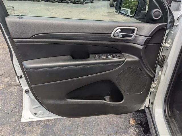 Jeep Grand Cherokee photo 10