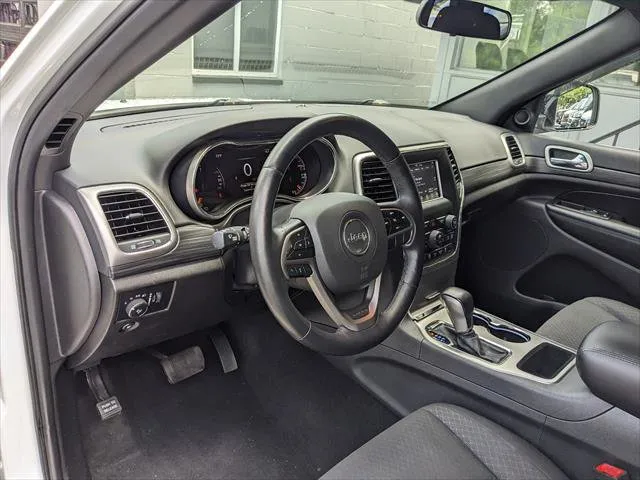 Jeep Grand Cherokee photo 9