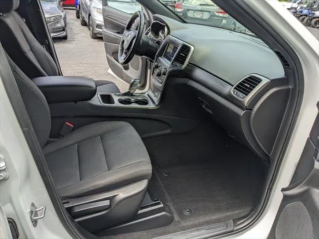 Jeep Grand Cherokee photo 18