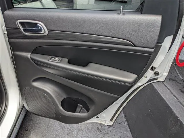 Jeep Grand Cherokee photo 17