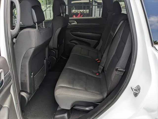 Jeep Grand Cherokee photo 11