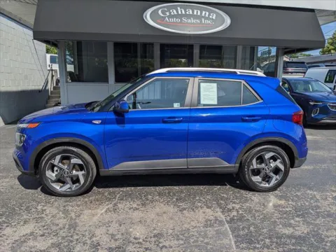Photos of 2025 Hyundai Venue SEL for sale in Gahanna, OH at Gahanna Auto Sales