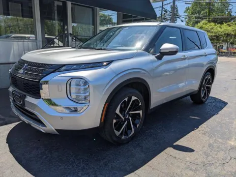 Silver 2024 Mitsubishi Outlander SE 4WD for sale in Gahanna, OH