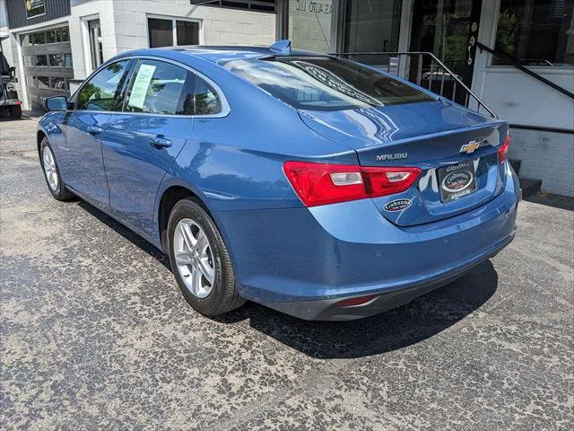 Chevrolet Malibu photo 3