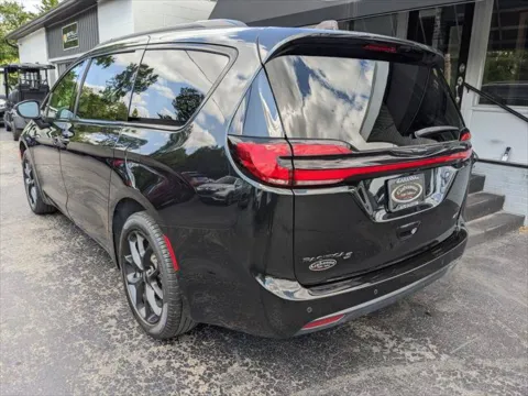 Another view of 2023 Chrysler Pacifica Touring L for sale in Gahanna, OH at Gahanna Auto Sales
