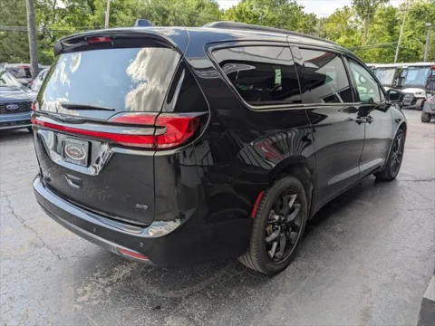 More photos of 2023 Chrysler Pacifica Touring L at Gahanna Auto Sales, OH