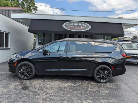 Photos of 2023 Chrysler Pacifica Touring L for sale in Gahanna, OH at Gahanna Auto Sales