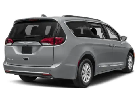 More photos of 2018 Chrysler Pacifica Touring L at Gahanna Auto Sales, OH