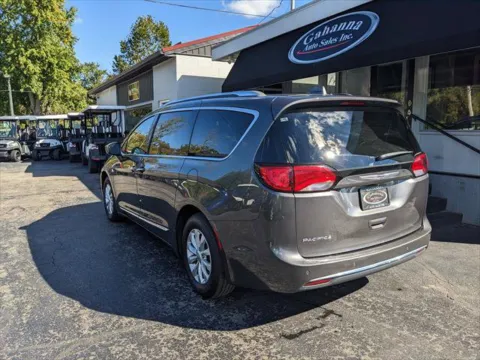 Another view of 2018 Chrysler Pacifica Touring L for sale in Gahanna, OH at Gahanna Auto Sales