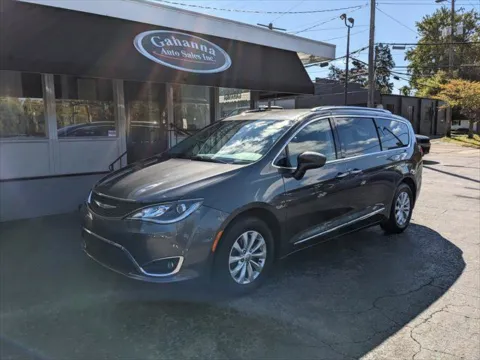 Gray 2018 Chrysler Pacifica Touring L for sale in Gahanna, OH