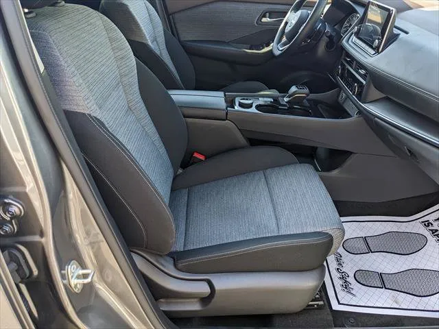 Nissan Rogue photo 13