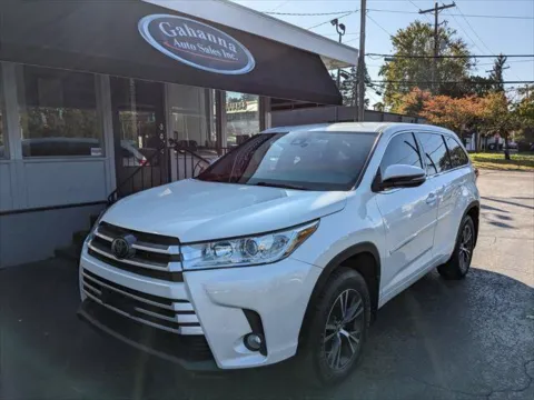 White 2017 Toyota Highlander LE Plus AWD V6 for sale in Gahanna, OH