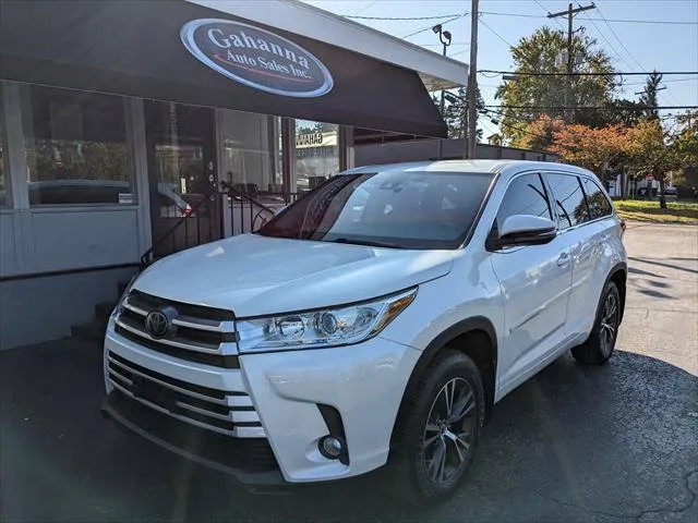 White 2017 Toyota Highlander LE Plus AWD V6 for sale in Gahanna, OH