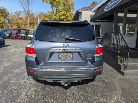 More photos of 2012 Toyota Highlander Base 4WD at Gahanna Auto Sales, OH