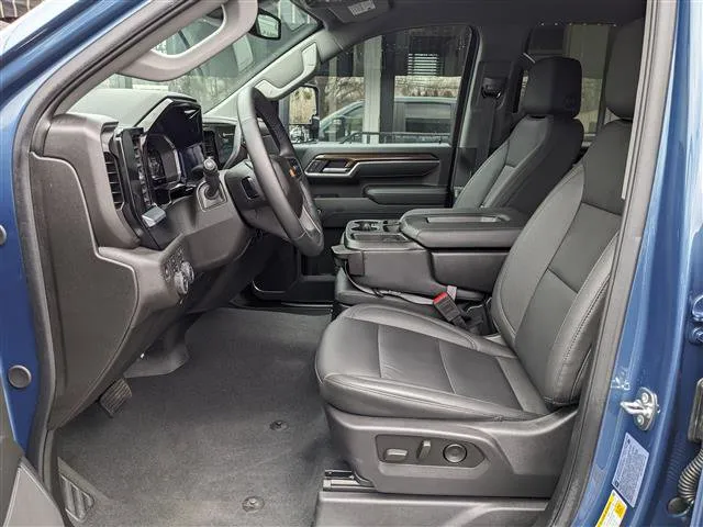 2025 Chevrolet Silverado 2500HD LT - Photo 9