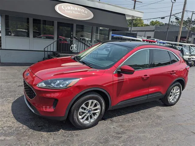 Red 2020 Ford Escape SE for sale in Gahanna, OH