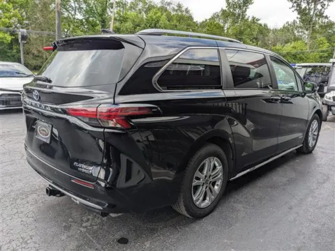 More photos of 2021 Toyota Sienna Platinum 7-Passenger AWD at Gahanna Auto Sales, OH