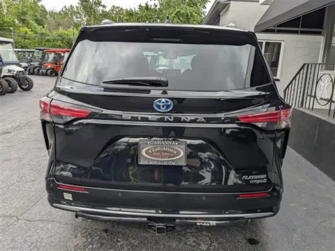 More photos of 2021 Toyota Sienna Platinum 7-Passenger AWD at Gahanna Auto Sales, OH