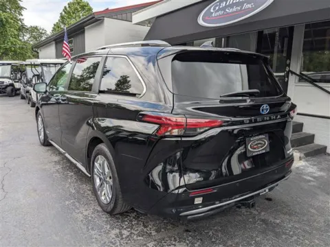 Another view of 2021 Toyota Sienna Platinum 7-Passenger AWD for sale in Gahanna, OH at Gahanna Auto Sales