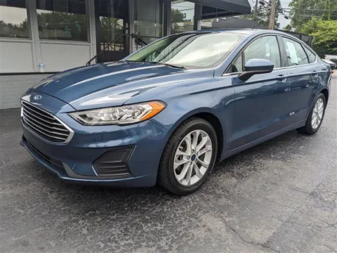 Blue 2019 Ford Fusion SE for sale in Gahanna, OH