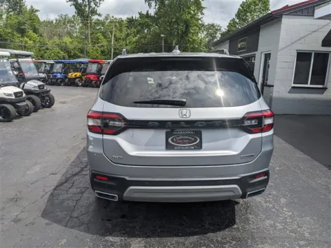 More photos of 2024 Honda Pilot Touring at Gahanna Auto Sales, OH