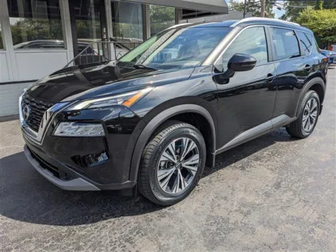 Black 2022 Nissan Rogue SV for sale in Gahanna, OH