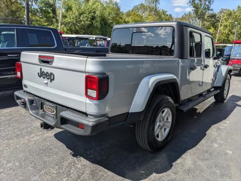 More photos of 2023 Jeep Gladiator Sport S at Gahanna Auto Sales, OH