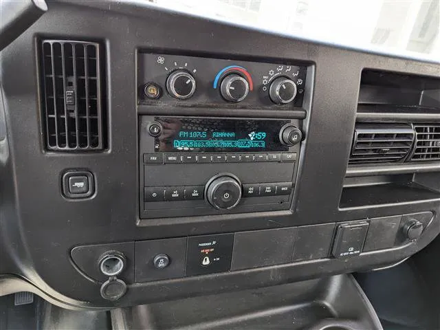 2024 GMC Savana Cargo Work Van - Photo 17