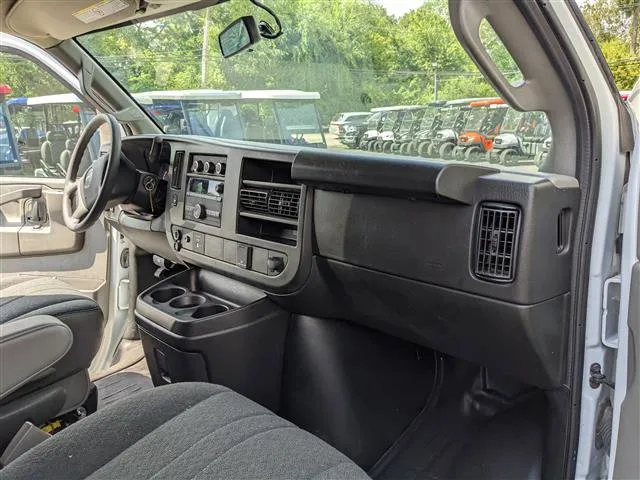 2024 GMC Savana Cargo Work Van - Photo 15