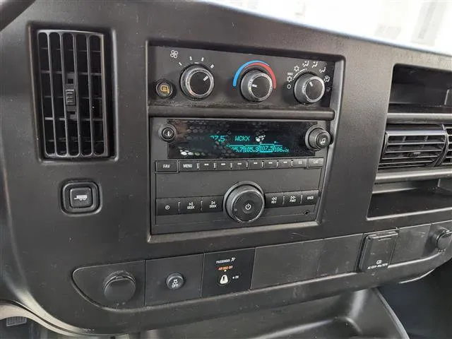 2024 GMC Savana Cargo Work Van - Photo 18