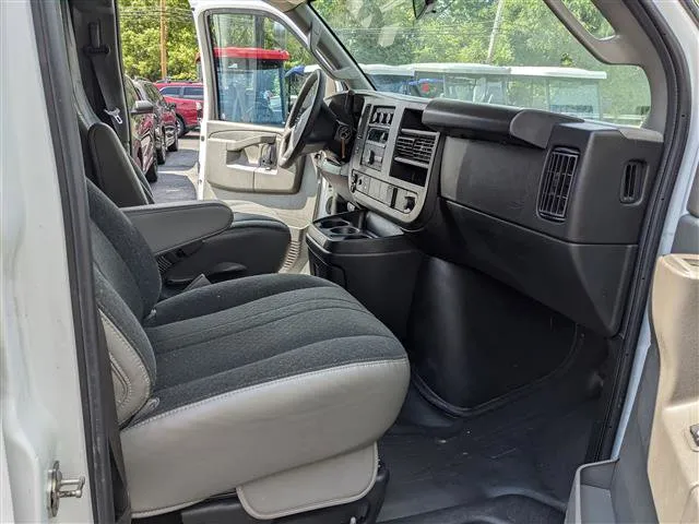 2024 GMC Savana Cargo Work Van - Photo 14
