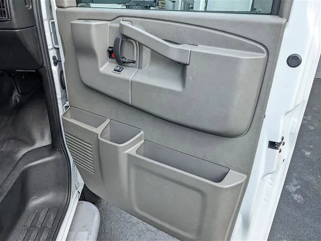 2023 Chevrolet Express Cargo Work Van - Photo 18