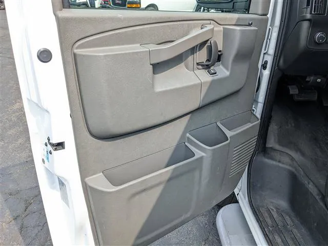 2023 Chevrolet Express Cargo Work Van - Photo 10