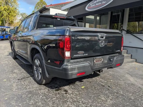 Another view of 2017 Honda Ridgeline RTL-E for sale in Gahanna, OH at Gahanna Auto Sales