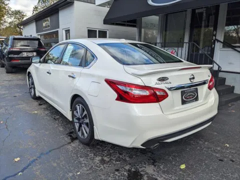 Another view of 2016 Nissan Altima 2.5 SL for sale in Gahanna, OH at Gahanna Auto Sales