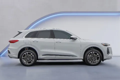 More photos of 2025 Audi Q5 Premium Plus at Audi North Austin, TX