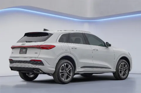 More photos of 2025 Audi Q5 Premium Plus at Audi North Austin, TX