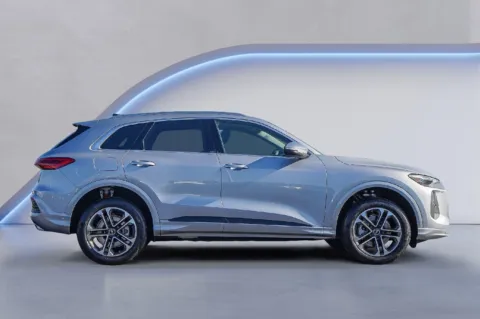 More photos of 2025 Audi Q5 Premium Plus at Audi North Austin, TX