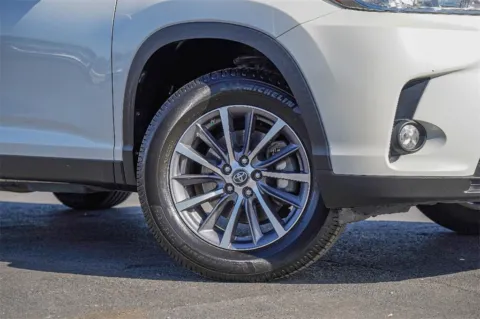 Photos of 2019 Toyota Highlander XLE for sale in Austin, TX at Audi North Austin