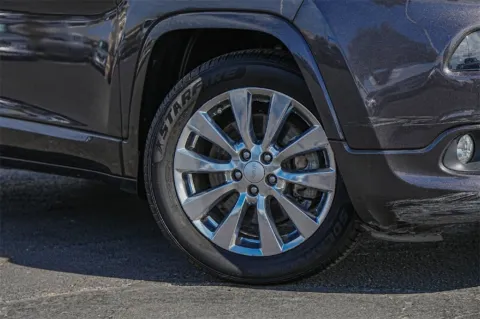 Photos of 2018 Jeep Cherokee Overland for sale in Austin, TX at Audi North Austin