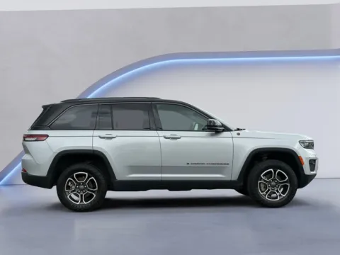 More photos of 2022 Jeep Grand Cherokee Trailhawk at Audi North Austin, TX