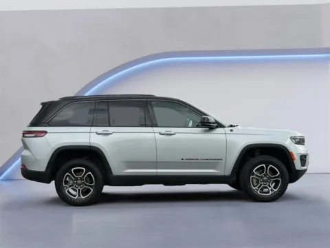 More photos of 2022 Jeep Grand Cherokee Trailhawk at Audi North Austin, TX