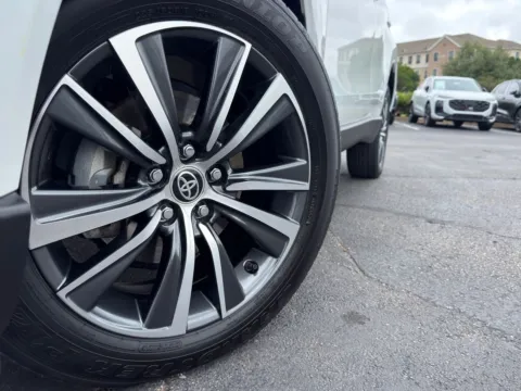 More photos of 2023 Toyota Venza LE at Audi North Austin, TX