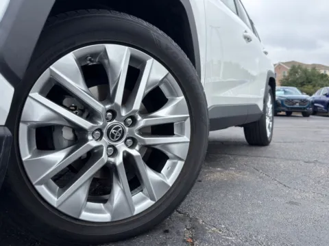 More photos of 2019 Toyota RAV4 XLE Premium at Audi North Austin, TX